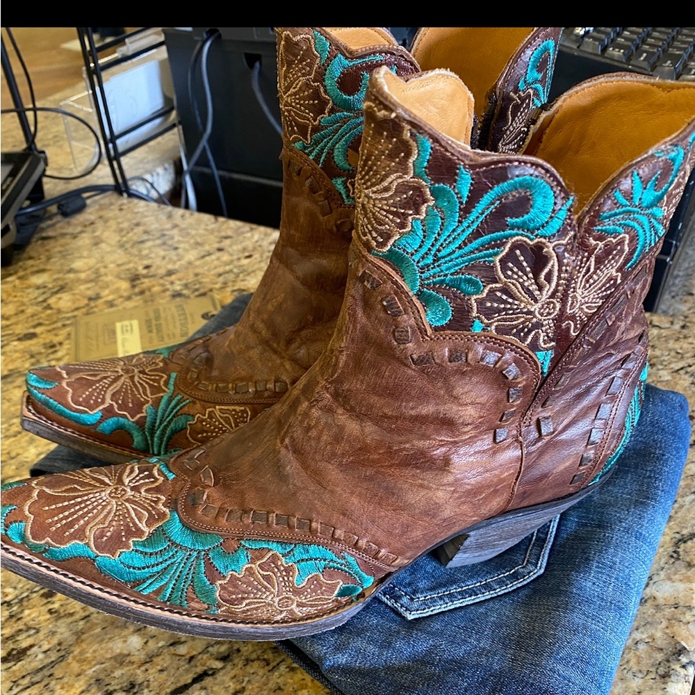 Old Gringo booties never worn